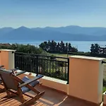 Alekos Houses-mitis *